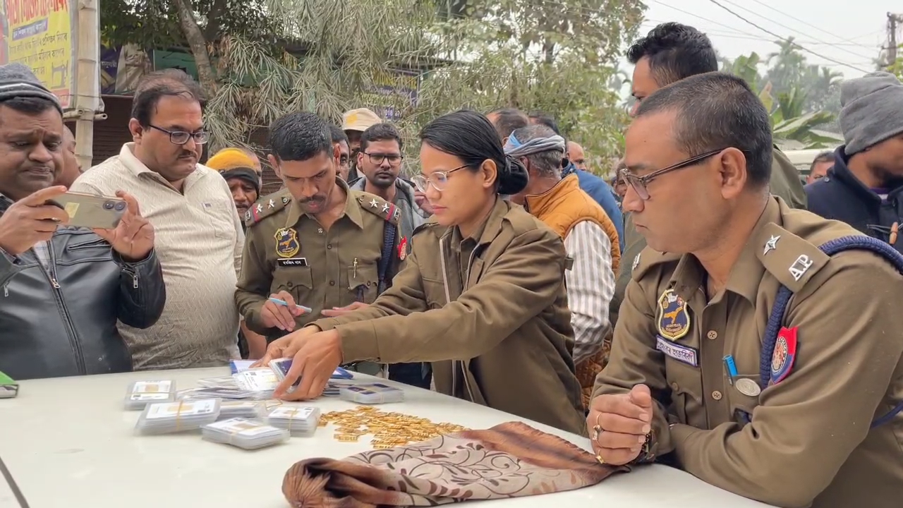 Three smuggler arrested with 1.4 kg of gold in Rangia