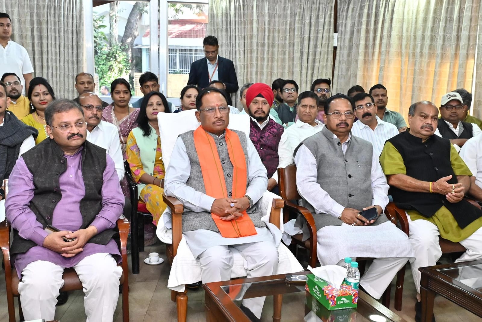 मन की बात' 129वीं कड़ी, स्वदेशी, स्वास्थ्य और राष्ट्र निर्माण पर PM का जोर,  CM साय ने जनप्रतिनिधियों के साथ सुना कार्यक्रम