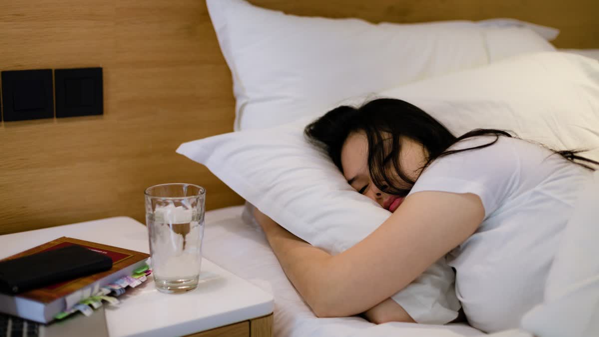 லைட் வெளிச்சத்தில் தூங்குகிறீர்களா... எச்சரிக்கை