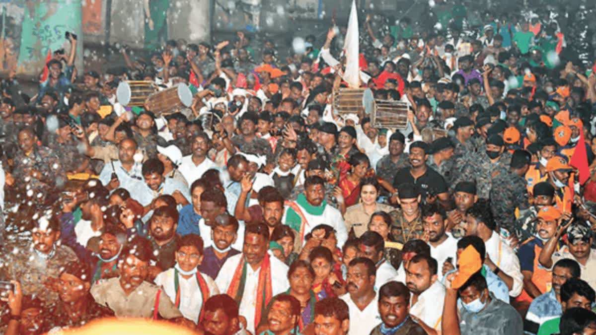 Devotees chant in praise of goddess Sarlamma.