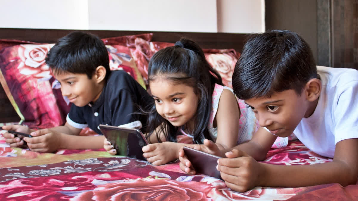 Should Schools Ban Phones? Here's What the Research Says