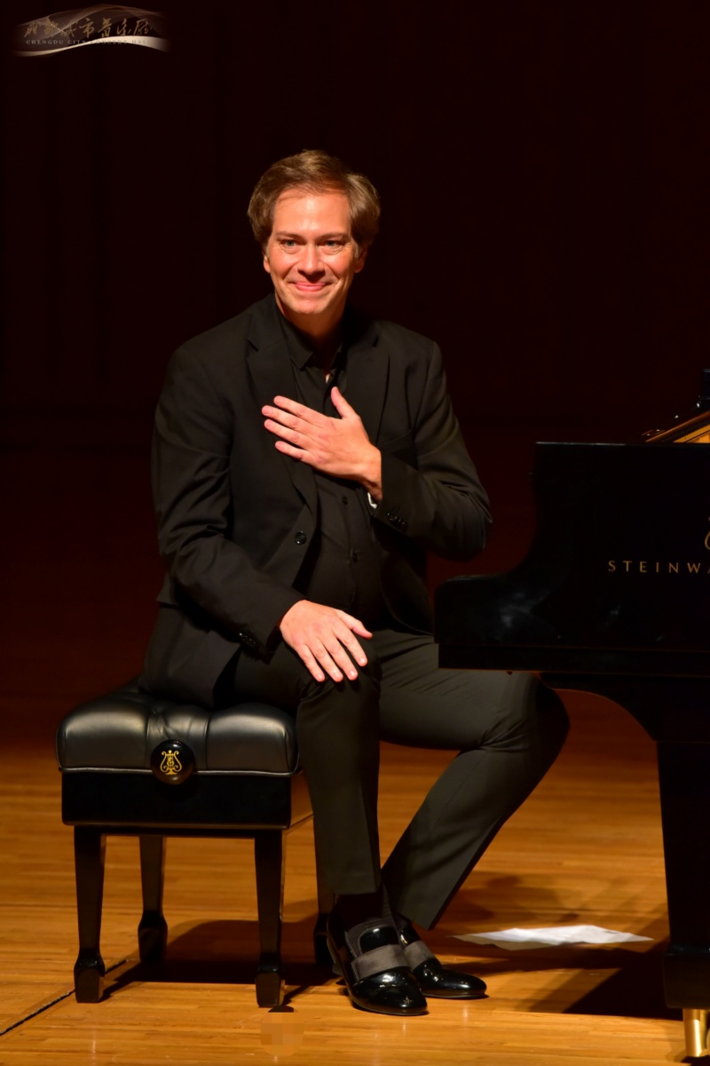 Pianist Steve Barakatt