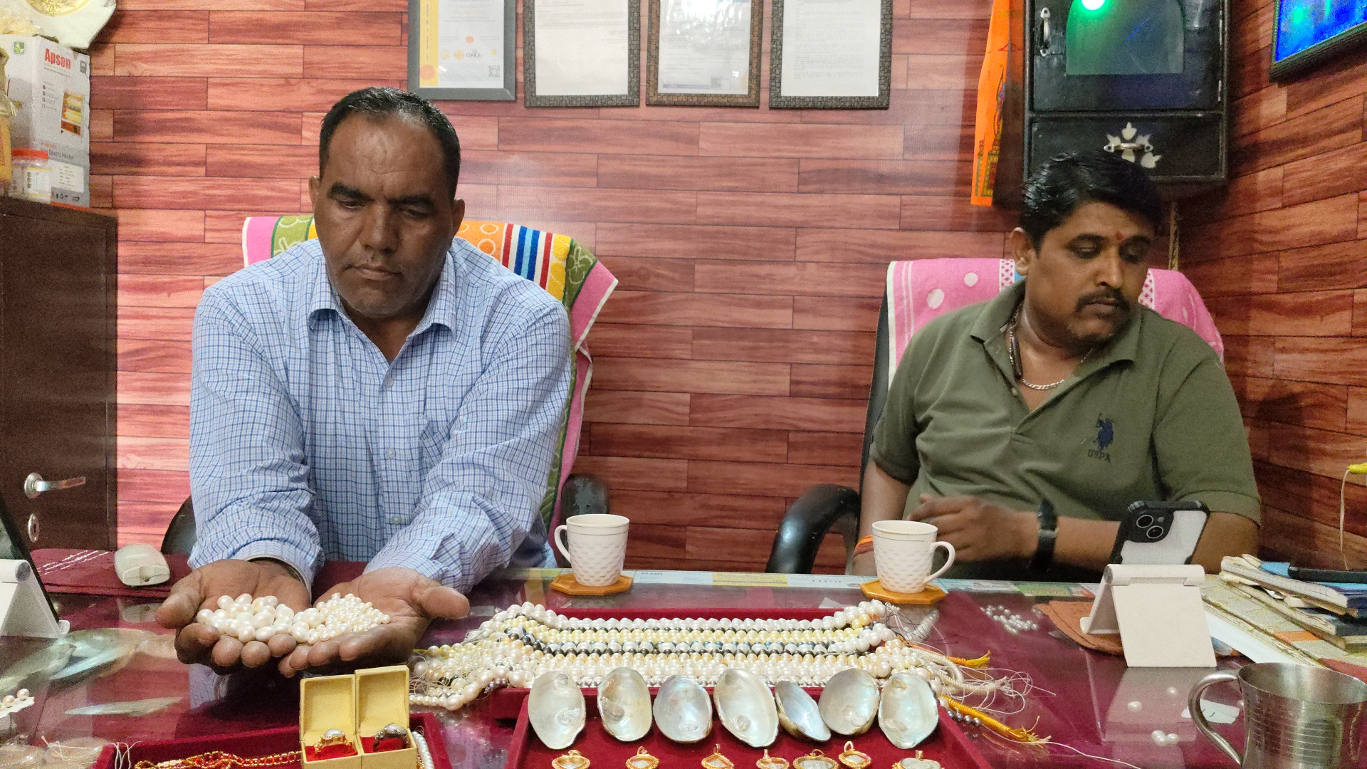 Haryana Kurukshetra Youth left engineering jobs earning crores of rupees from pearl farming supplying in Hyderabad Delhi Mumbai and abroad