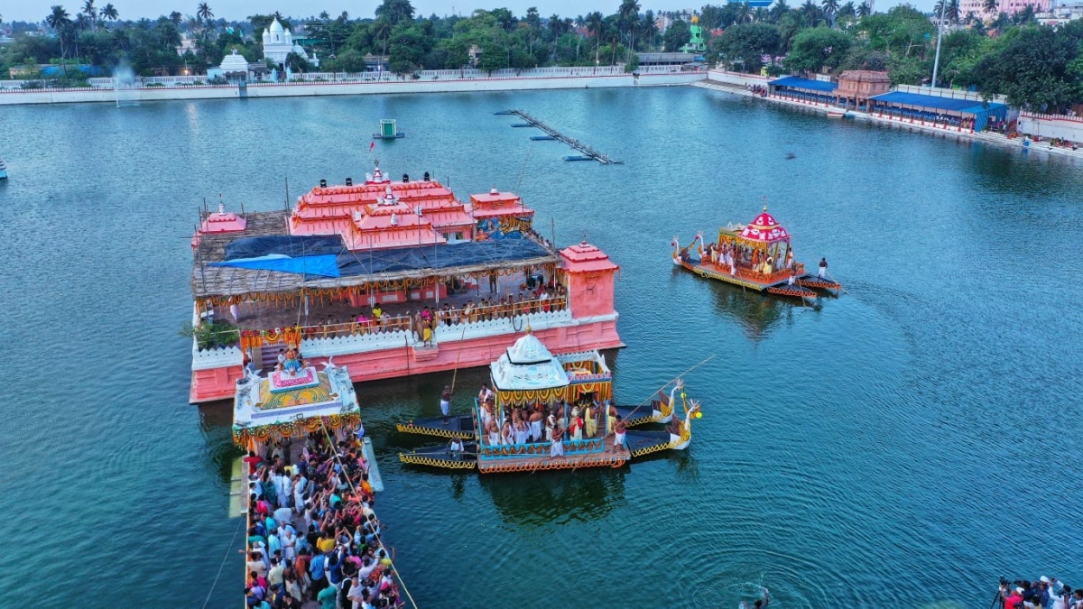 Chandan Yatra Of Lord Jagannath: When The Lords Step Out Of Temple in Puri To Indulge In Water Sports