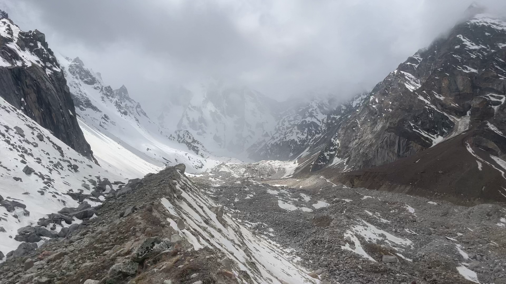 Hanging glaciers in Uttarakhand