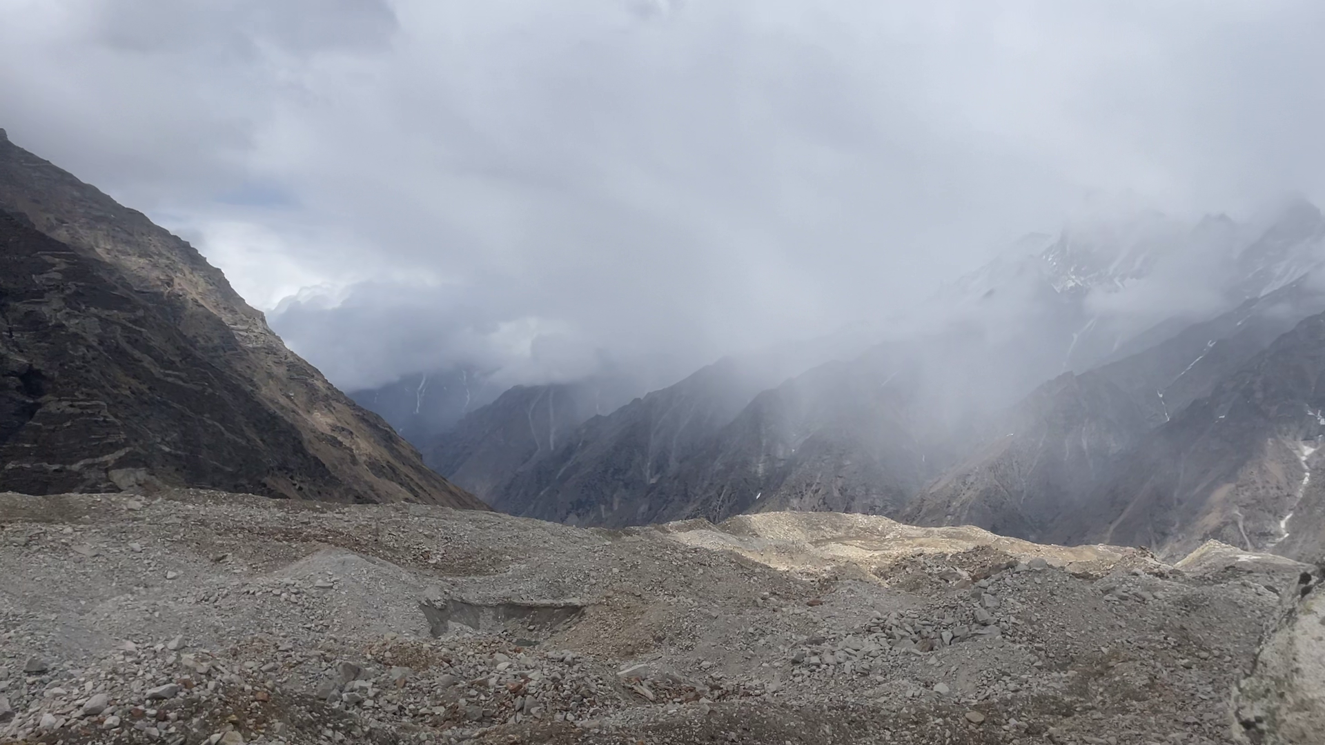 Hanging glaciers in Uttarakhand
