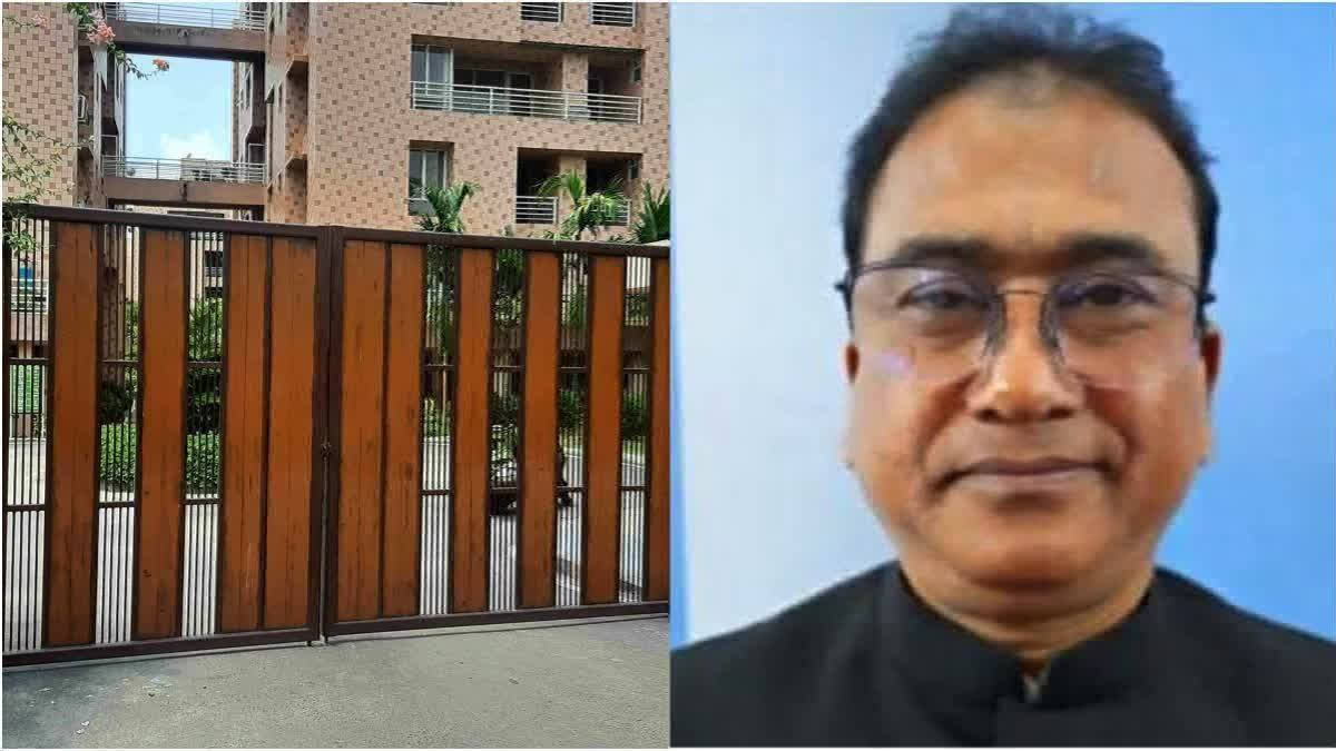 Bangladesh MP Murder: Police Recover Flesh, Hair from Septic Tank of Kolkata Flat Bangladesh MP Murder: Police Recover Flesh, Hair from Septic Tank of Kolkata Flat