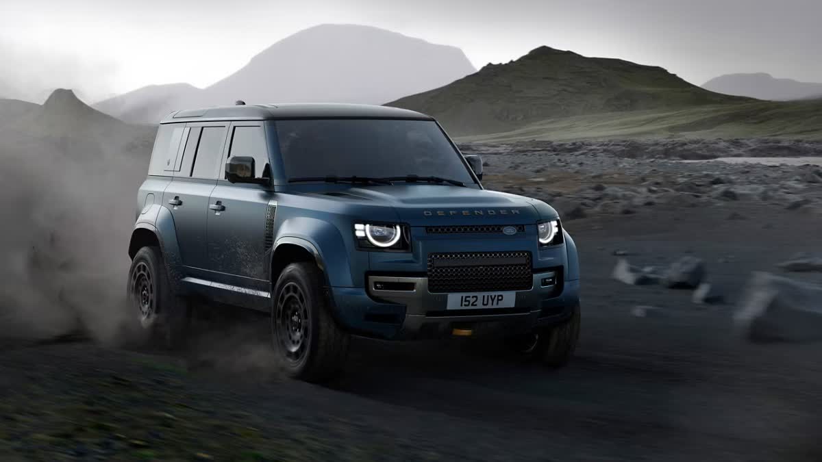 नए फीचर्स और डिजाइन अपडेट के साथ लॉन्च हुई 2025 Land Rover Defender ...