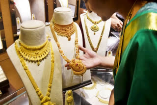 Gold Price Declines
