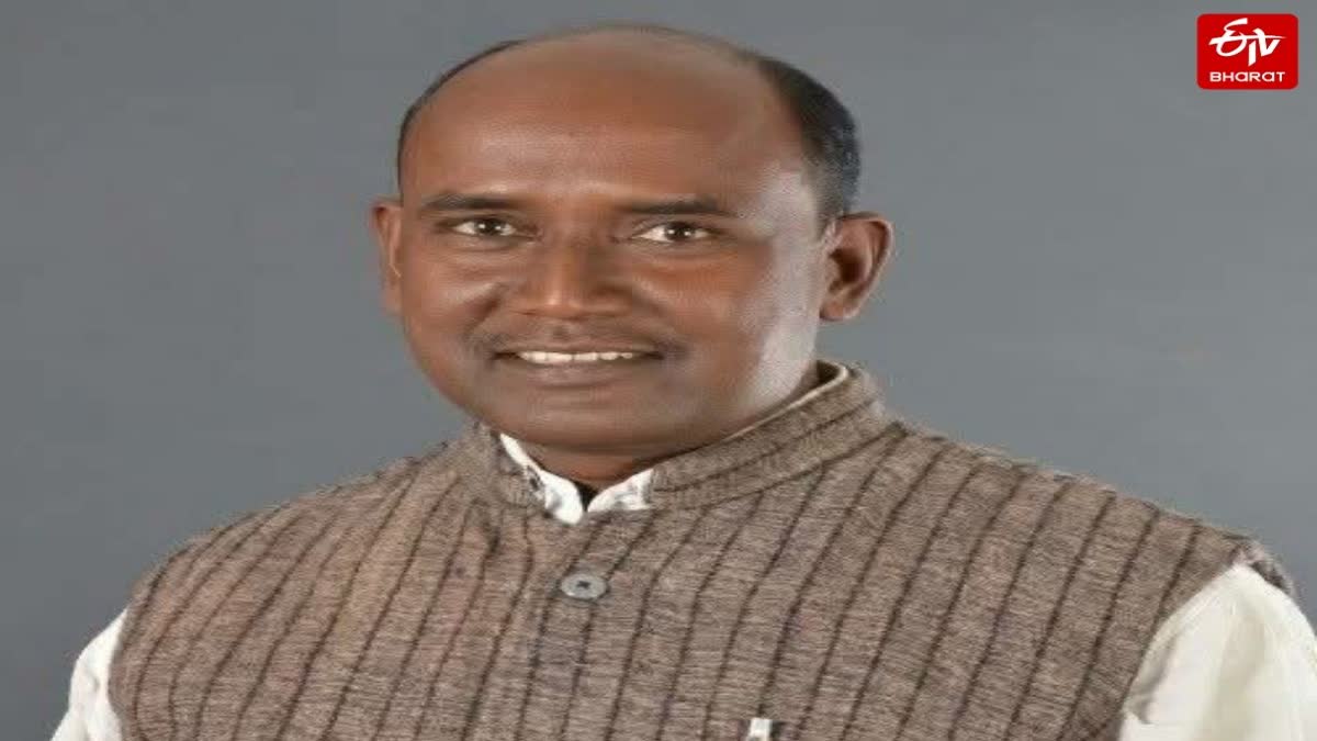 कौन हैं राम सकल पटेल.