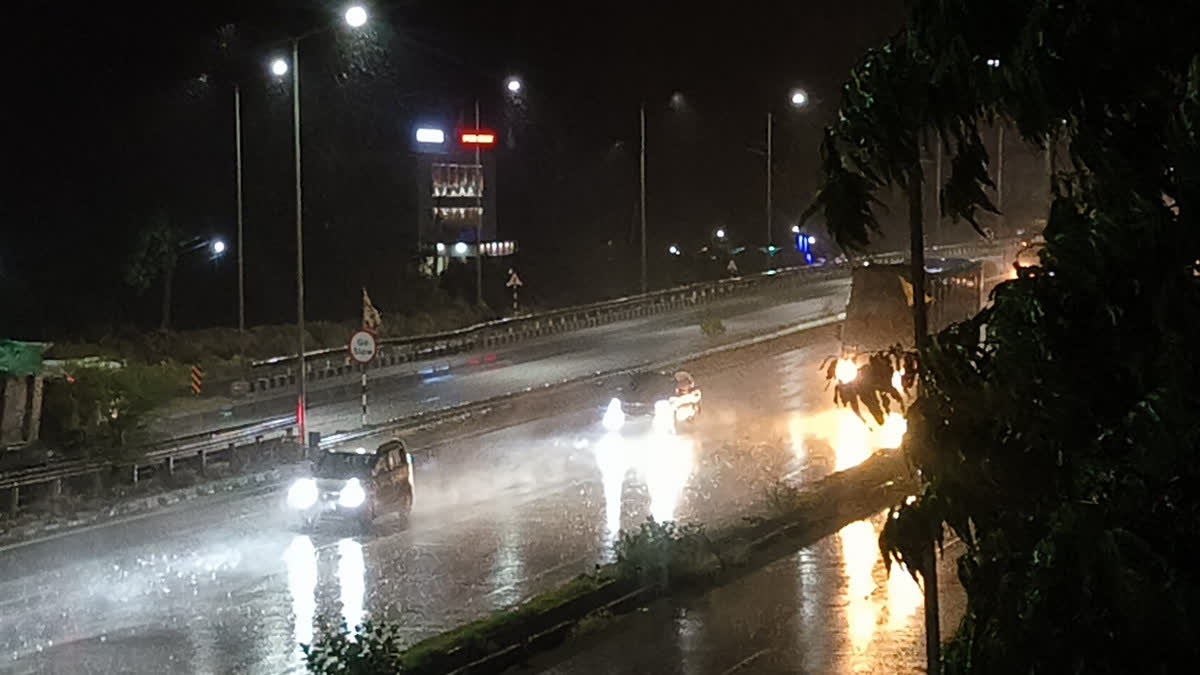 Hail falls in Mundawar
