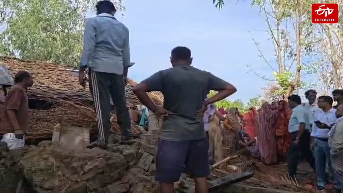 कौशांबी में आंधी-बारिश से कच्चा मकान गिरा.