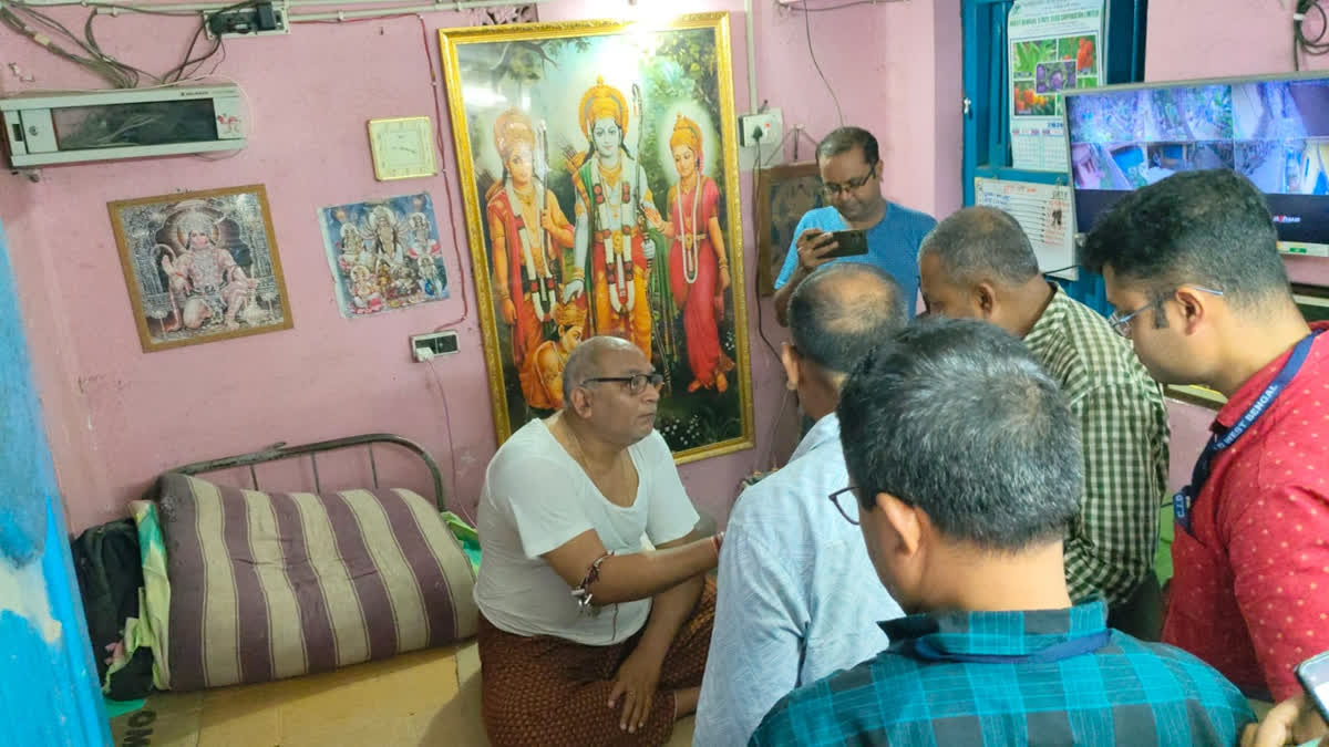 বিরোধী দলনেতা নির্বাচনে সই জাল ! প্রাক্তন মন্ত্রী চন্দ্রনাথের বাড়িতে সিআইডি ETV BHARAT