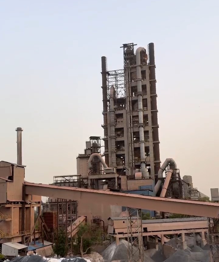लाखेरी सीमेंट फैक्ट्री में उत्पादन ठप