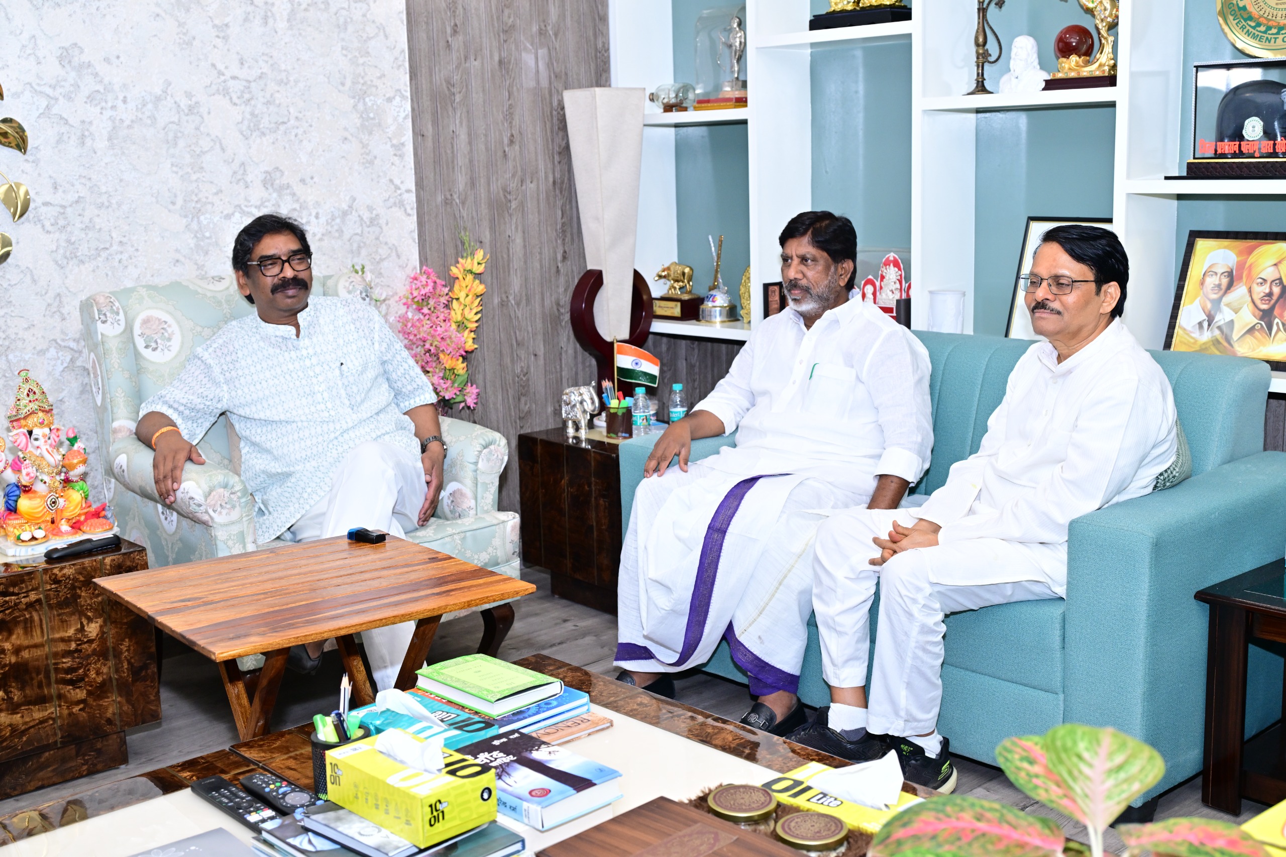 aicc-representatives-met-with-cm-hemant-soren-regarding-election-for-two-rajya-sabha-seats-in-jharkhand