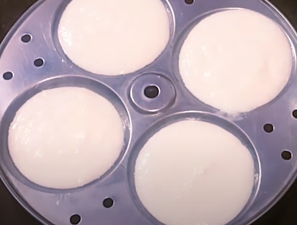 Idli with Left Over Rice