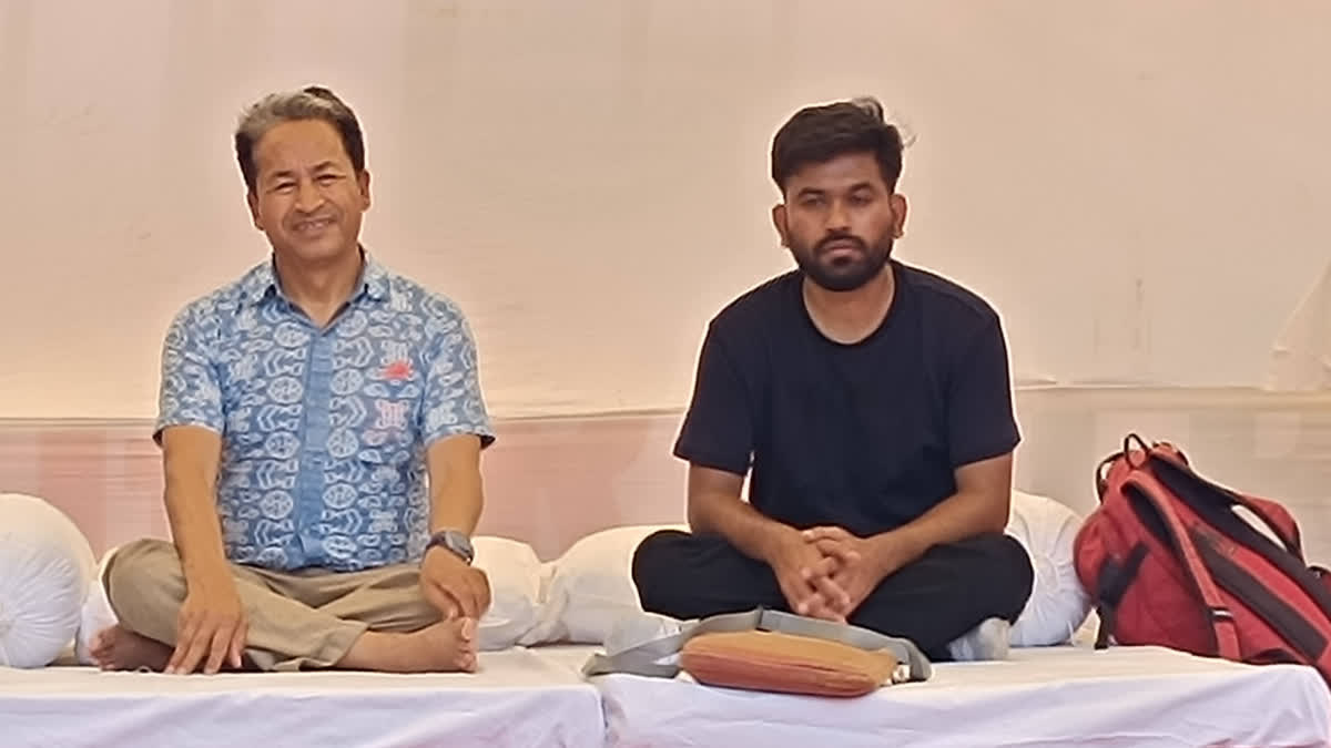 Social activist Sonam Wangchuk and Cockroach Janata Party founder Abhijeet Dipke during Wangchuk’s indefinite hunger strike at Jantar Mantar in New Delhi.