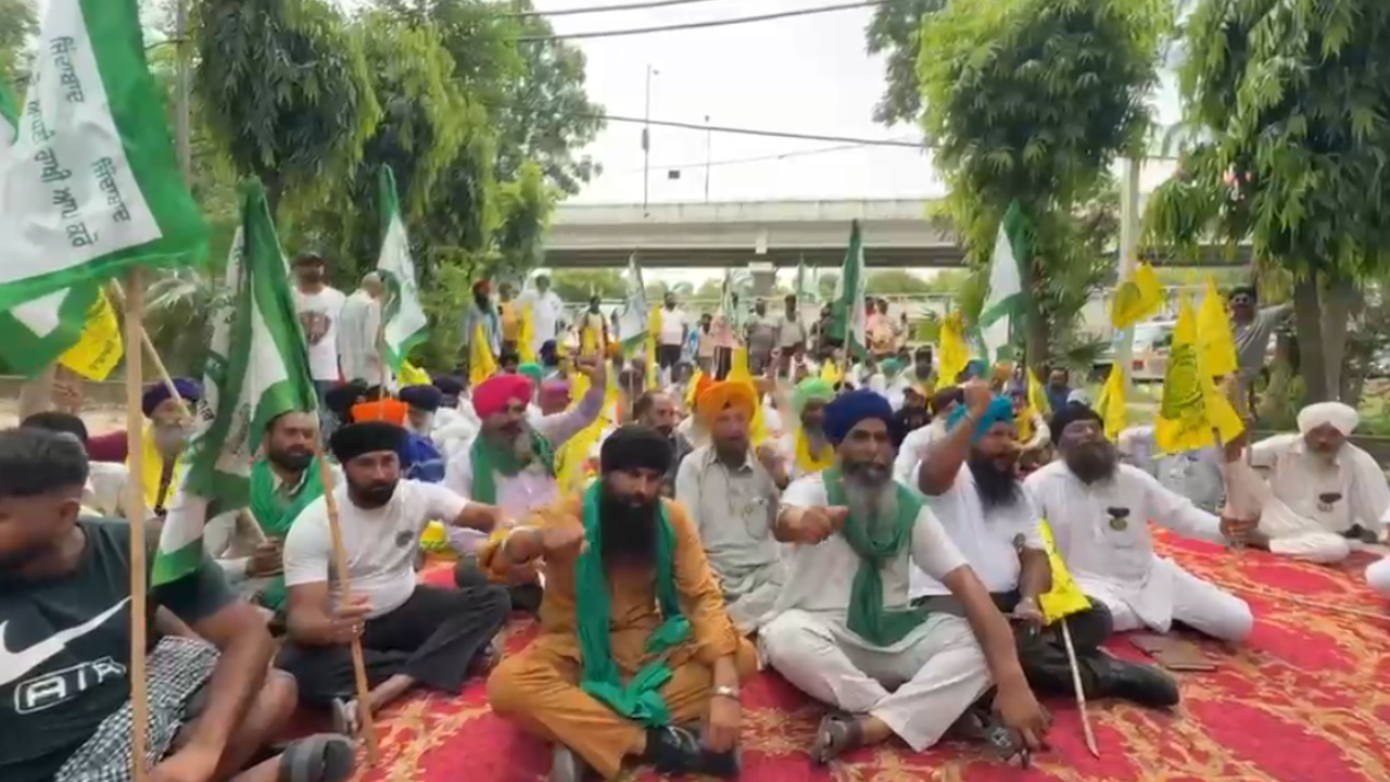 Farmers upset with power cuts staged a protest