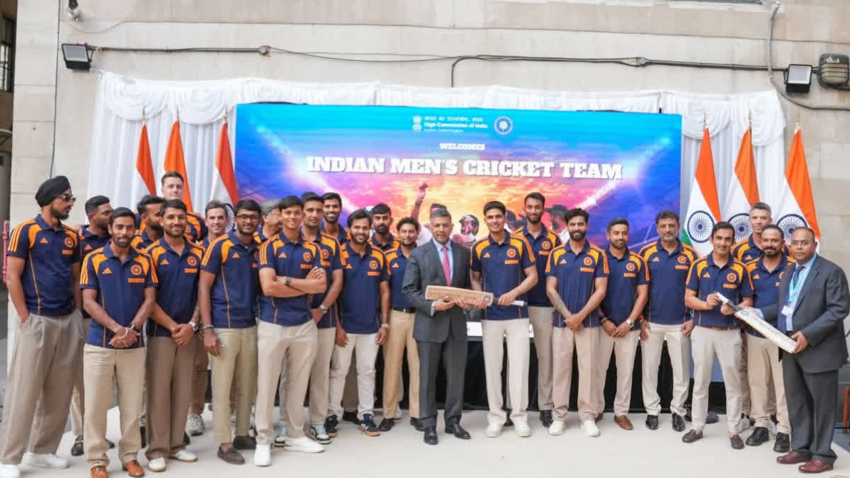 TEAM INDIA MEET HIGH COMMISSIONER