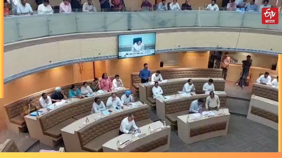 चंडीगढ़ नगर निगम की बैठक में हंगामा