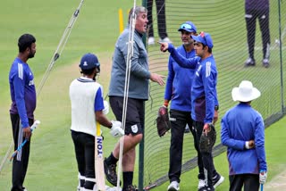 GAUTAM GAMBHIR VERBAL SPAT WITH PITCH CURATOR