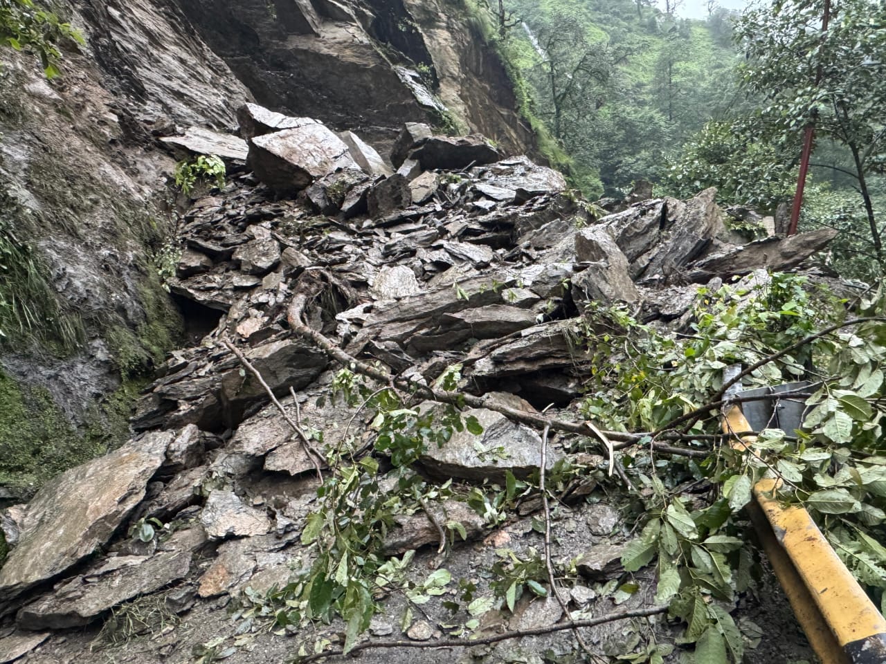 Landslide on Kedarnath Yatra route