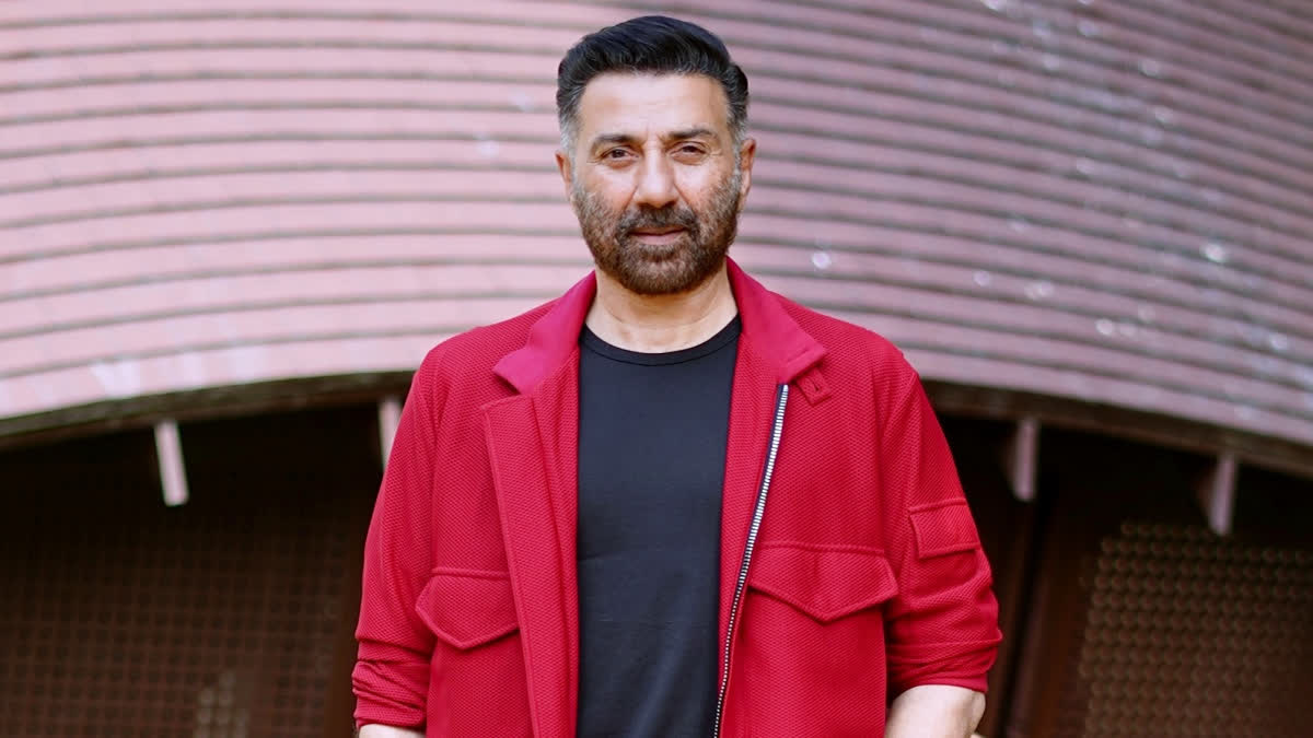 SDGM: Sunny Deol Shares Sneak Peek As He Enjoys 'Roads And Shoot' In Hyderabad - Watch Sunny Deol Is Enjoying Hyderabad 'Roads' Amidst SDGM Shoot - Watch
