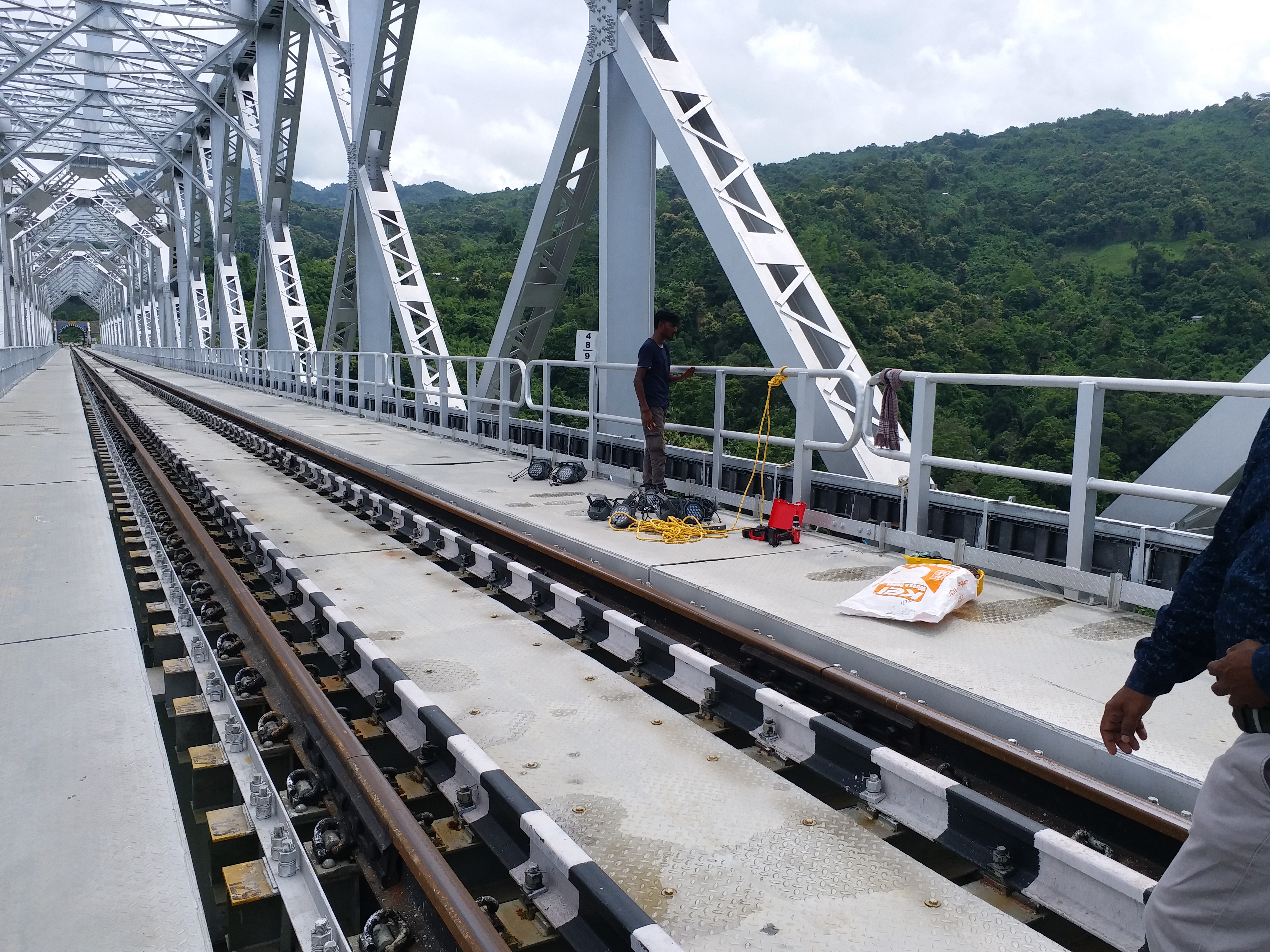 मिजोरम की बैराबी-सैरांग रेल लाइन पर बना सबसे ऊंचा पुल.