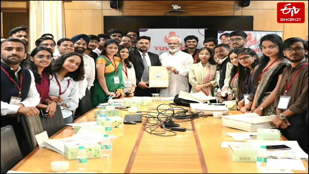 "युवा नीति" कार्यक्रम में युवाओं के बीच जल शक्ति मंत्री स्वतंत्र देव सिंह.
