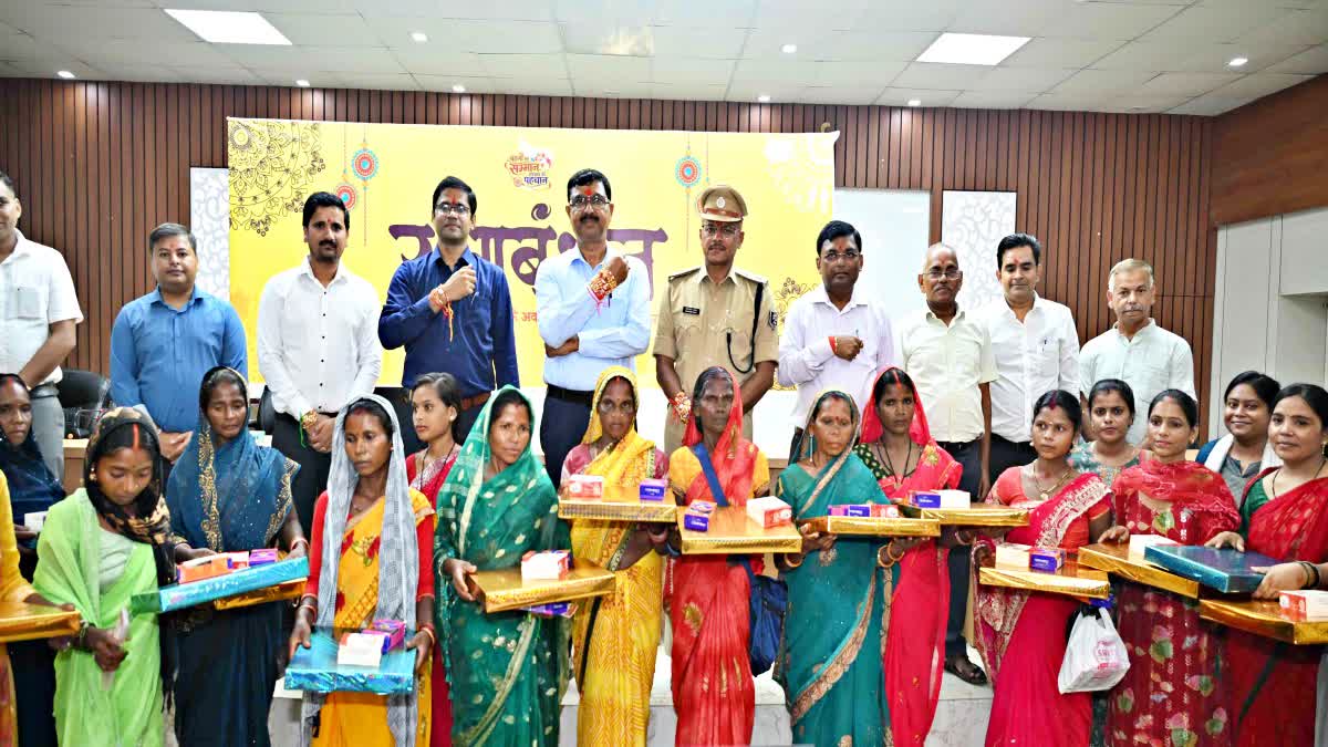 jamui Women tie Rakhi DM and SP