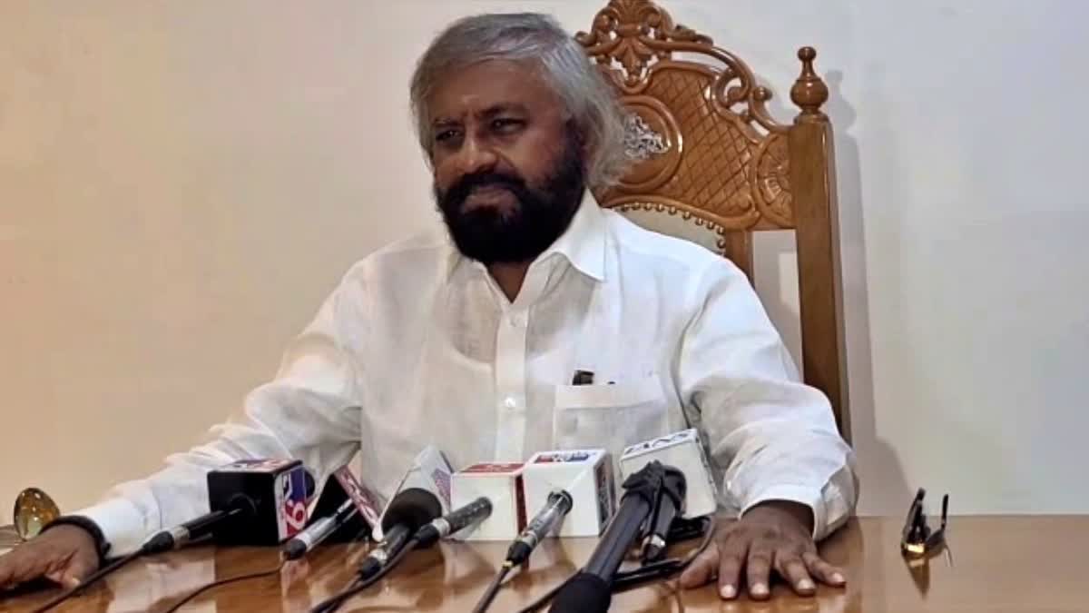 MINISTER ISHWAR KHANDRE