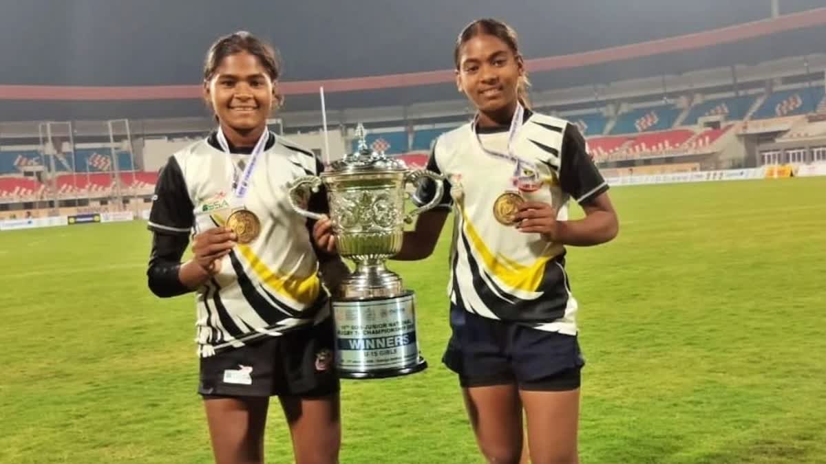रग्बी की जूनियर नेशनल चैम्पियन बहनें कोमल और प्रियांशु