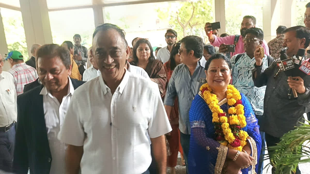 Hema Gehlot filed her nomination as an independent candidate from Ward 4 in Ajmer.