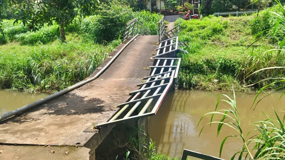 Kallarpuzha riverbanks  bridge collapse Kallarpuzha  Kallarpuzha Travel chaos  hours of walking Kallarpuzha