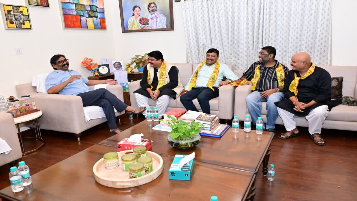 Shri Krishna Janmotsav Samiti delegation met CM Hemant Soren in Ranchi