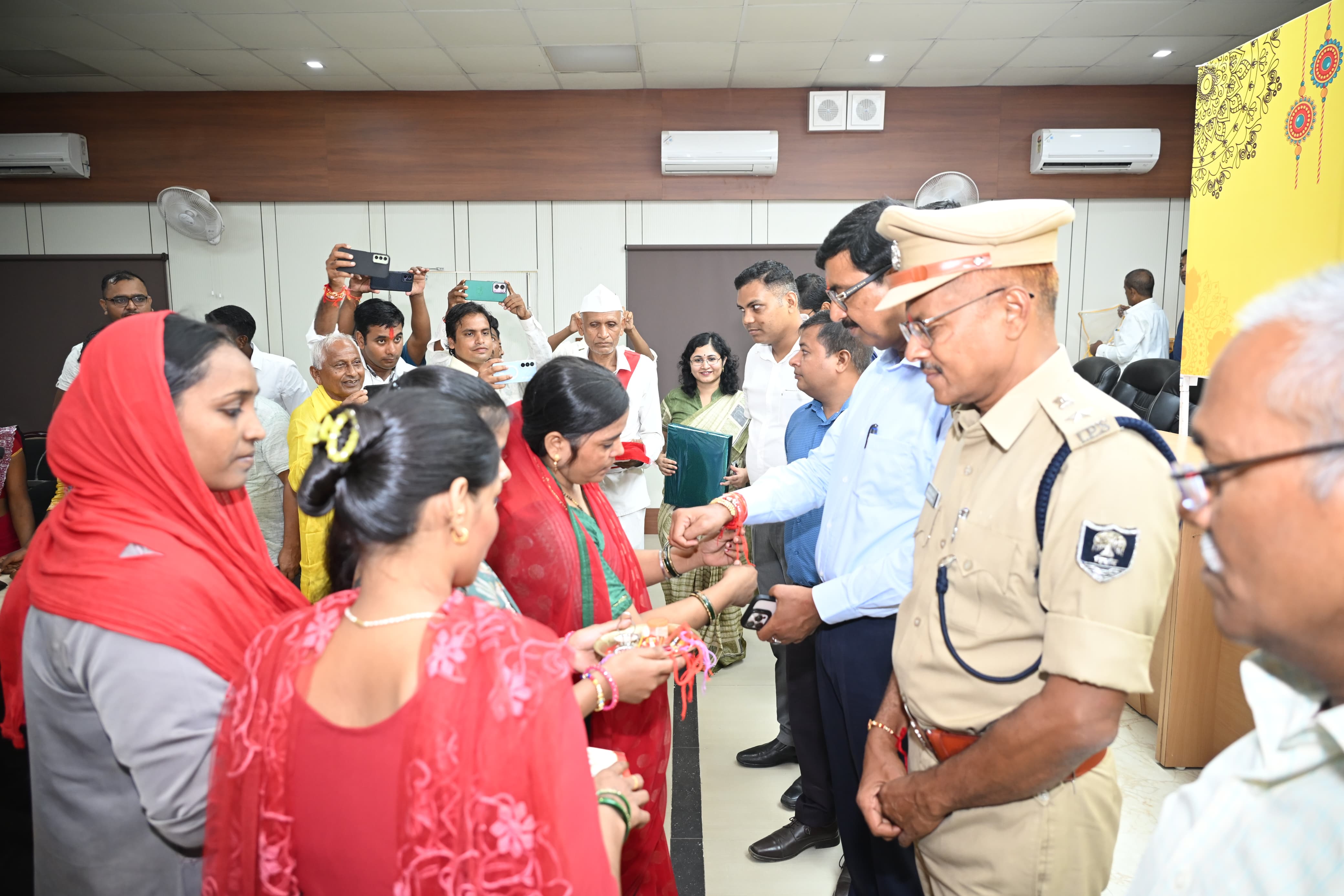 jamui Women tie Rakhi DM and SP