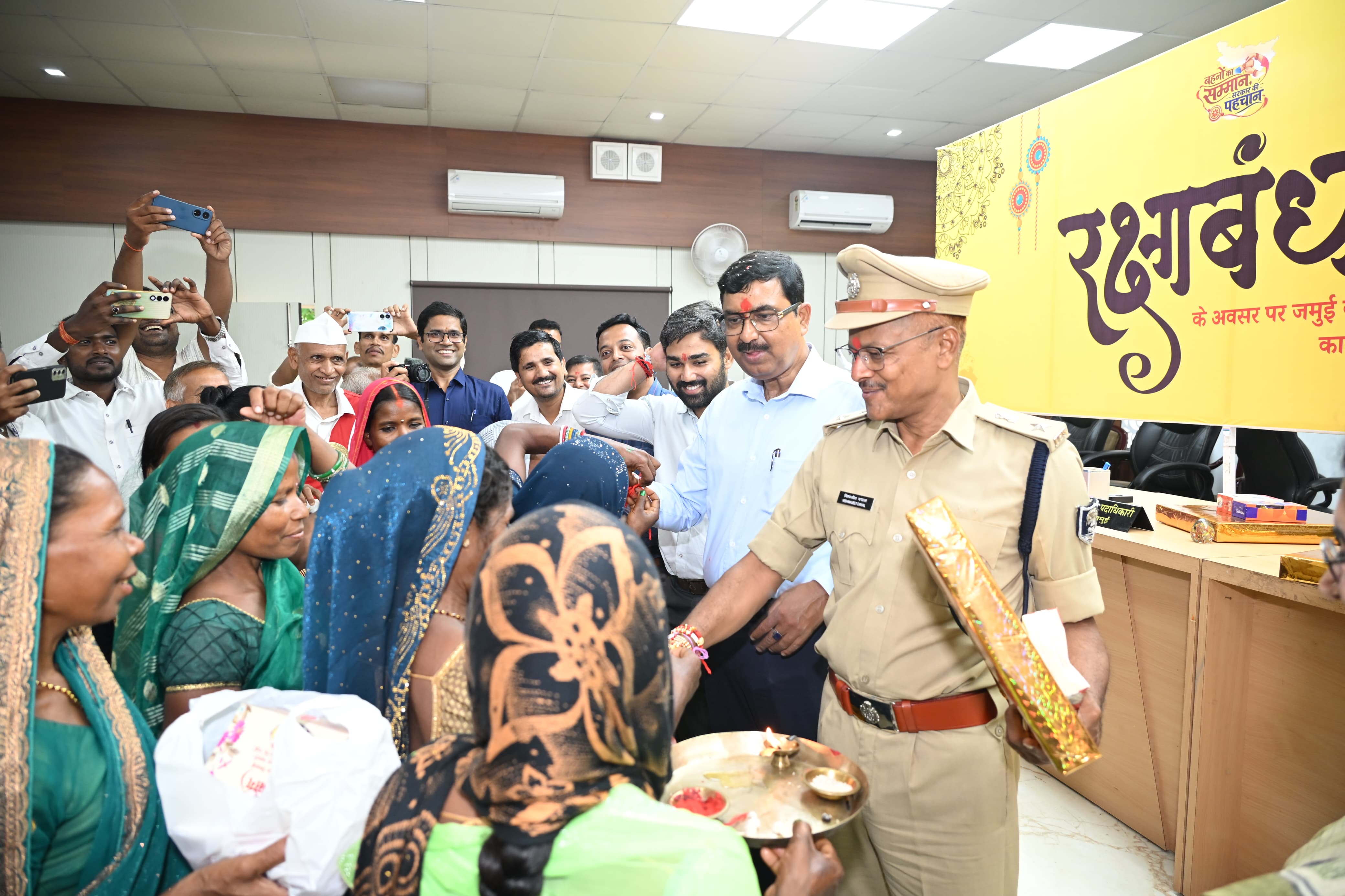 jamui Women tie Rakhi DM and SP