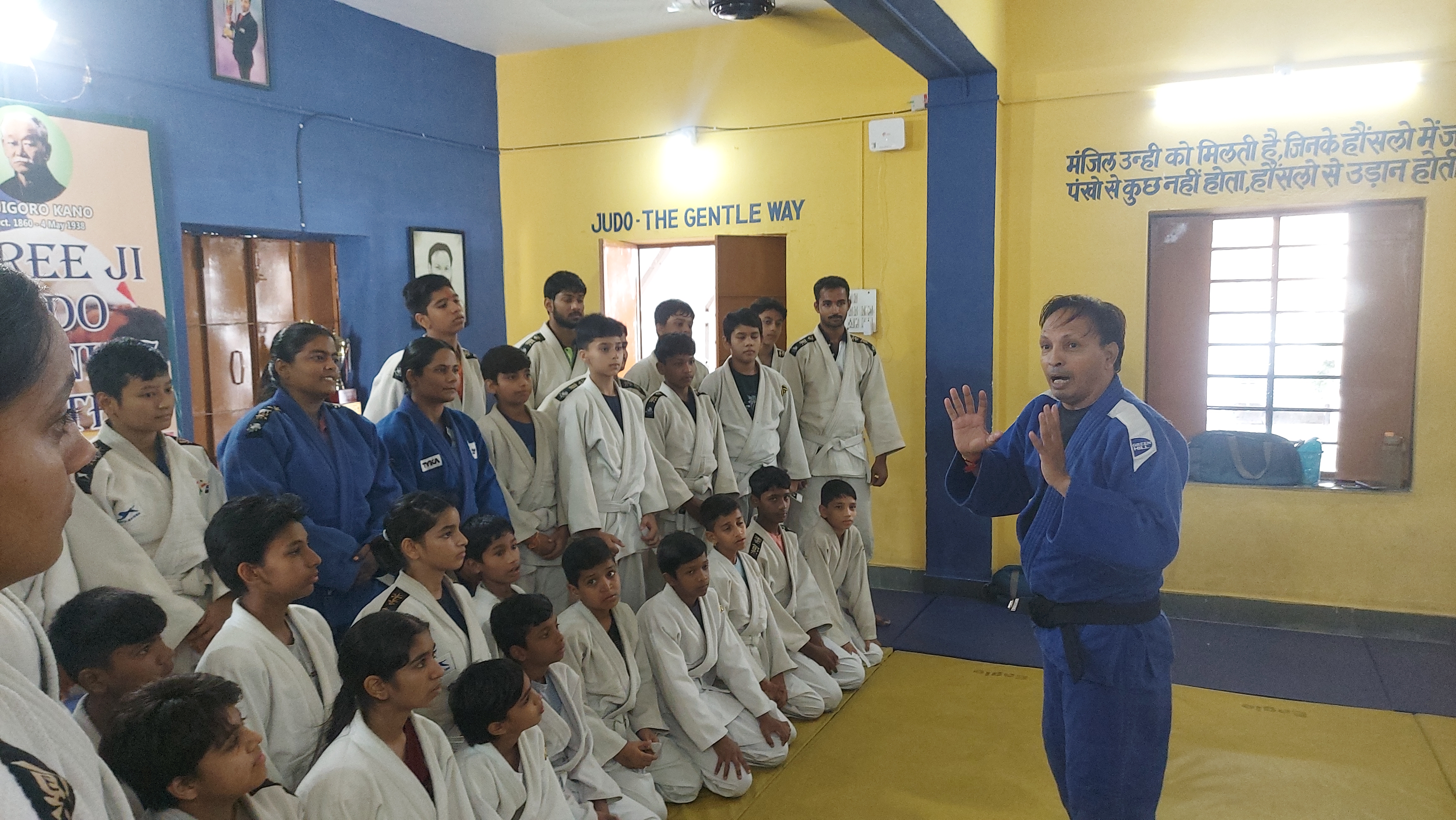 बिना किसी शुल्क के ट्रेनिंग देते हैं सुशील