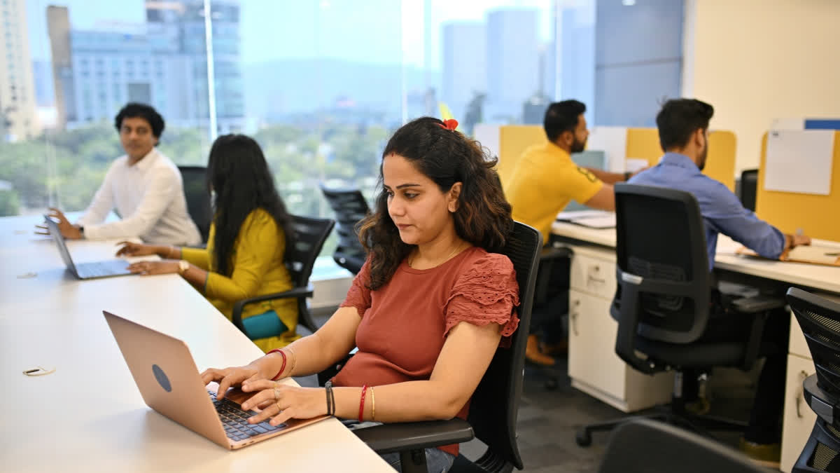 5 Lifestyle Shifts Under-30 Employees Need for A Heart-Healthy Future | World Heart Day Office employees