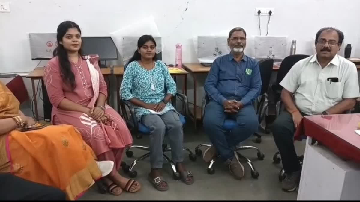 Bhilai's Uma Barle To Be Honoured By PM Modi On October 2 For Topping All India Trade Test Bhilai's Uma Barle To Be Honoured By PM Modi On October 2 For Topping All India Trade Test