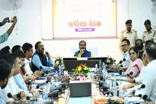 MAOISTS SHOULD LAY DOWN THEIR ARMS