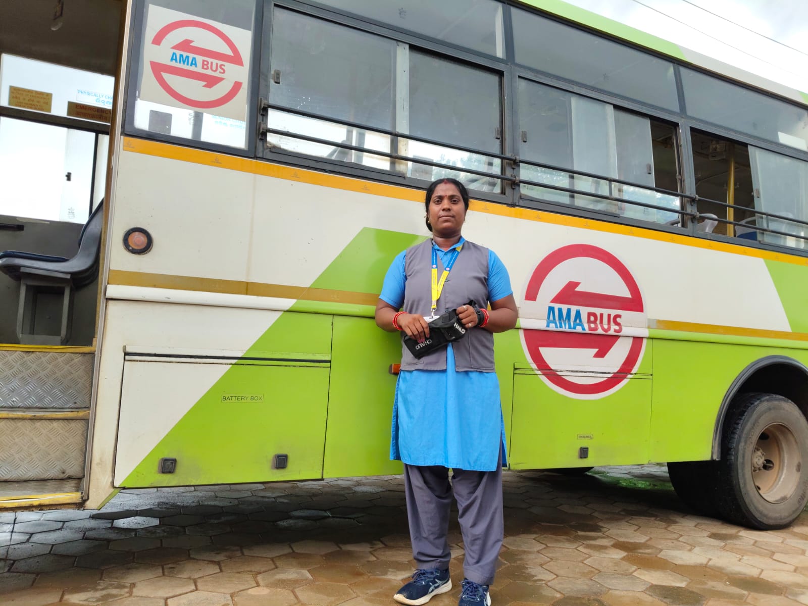 WOMENS WORKING SHAKTI AUTO DRIVER