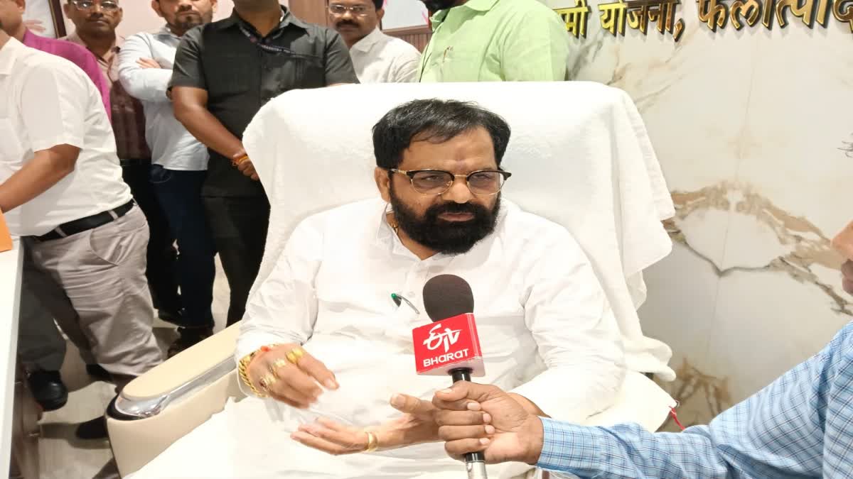 महाराष्ट्राने दुष्काळग्रस्त शेतकऱ्यांसाठी ₹7,000 कोटींचा मदतीचा पॅकेज जाहीर केला