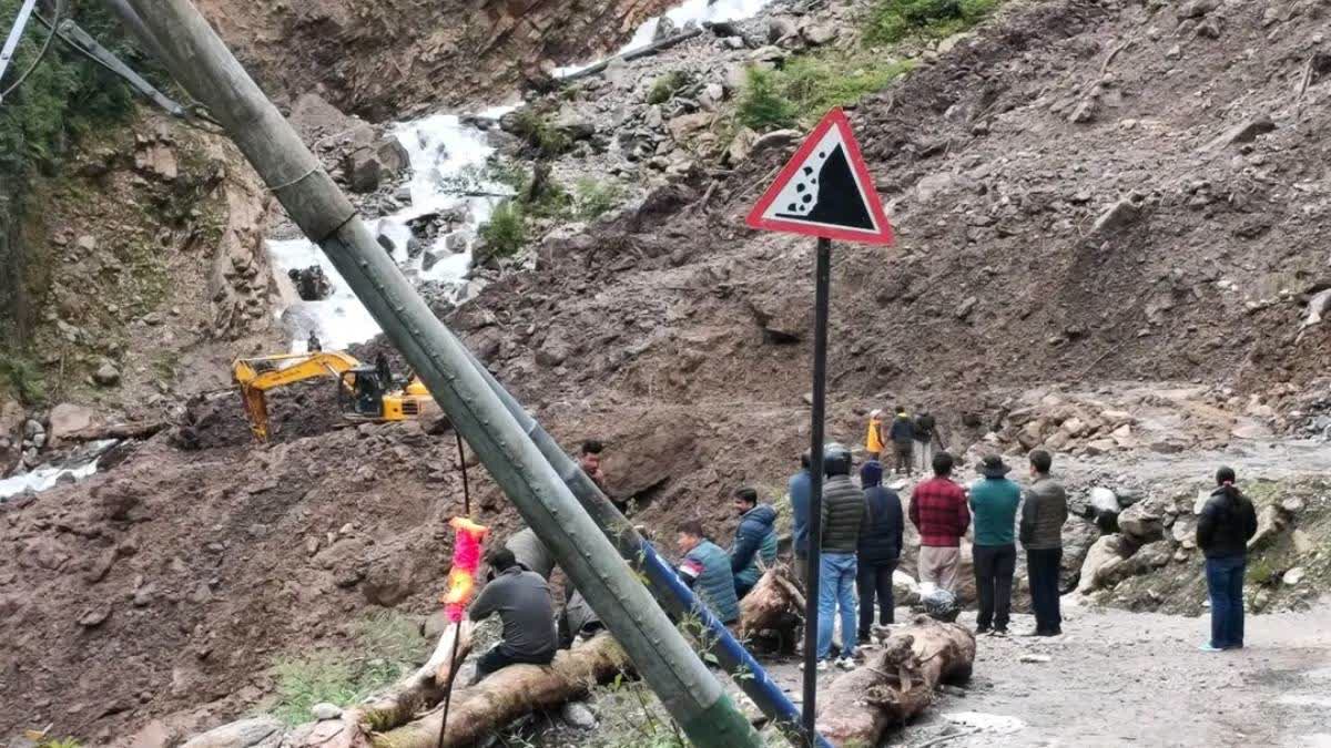 Connectivity along the main roads leading to Lachen had been completely severed