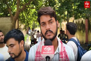 सहायक शिक्षक भर्ती से बाहर होने वाले छात्रों का प्रदर्शन