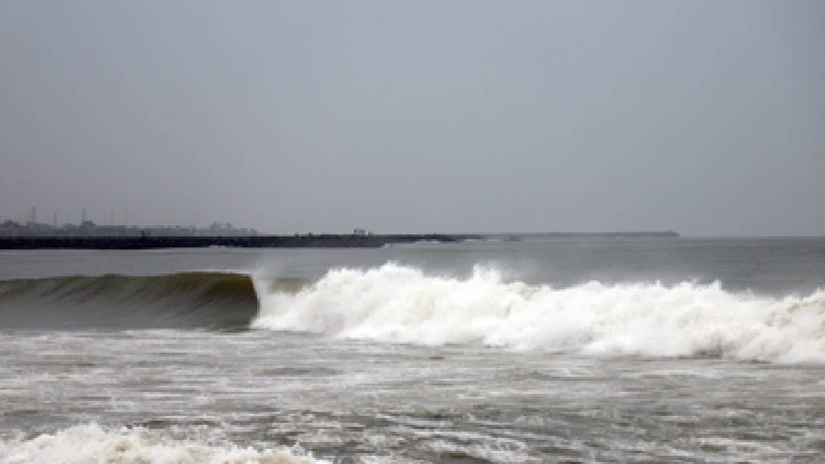 இன்று அதிகாலை கரையை கடந்தது மோந்தா புயல்! ஆந்திரா மற்றும் ஒடிசாவில் கடும் பாதிப்பு!
