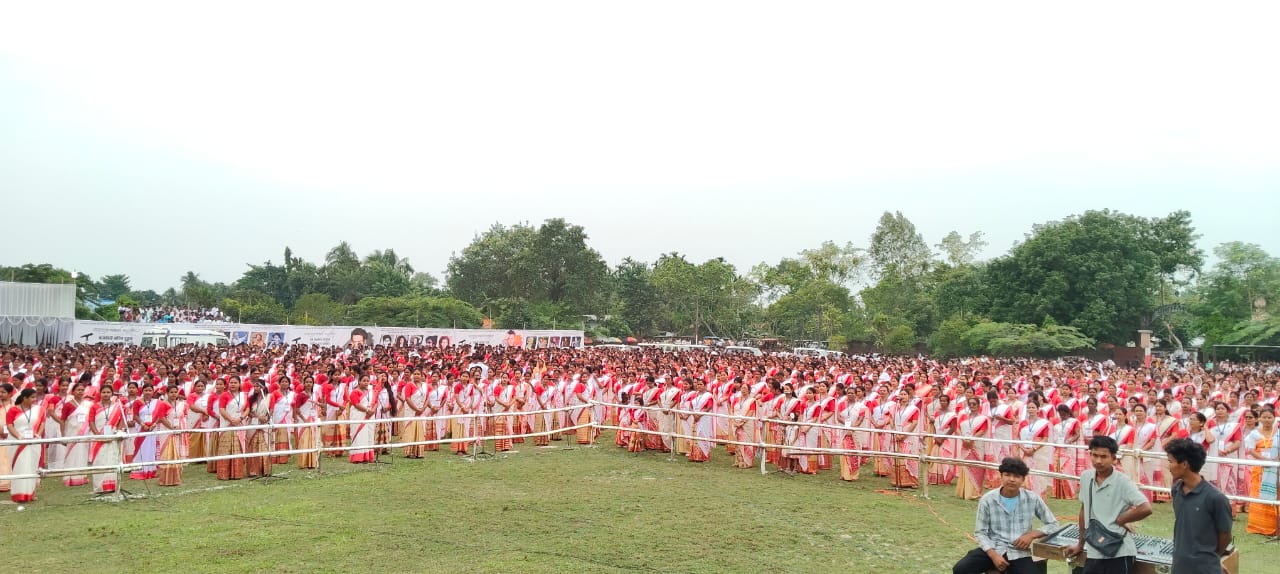 In udalguri Kalaigaon ten thousand women perform Zubeen Garg's song 'Mayabini'