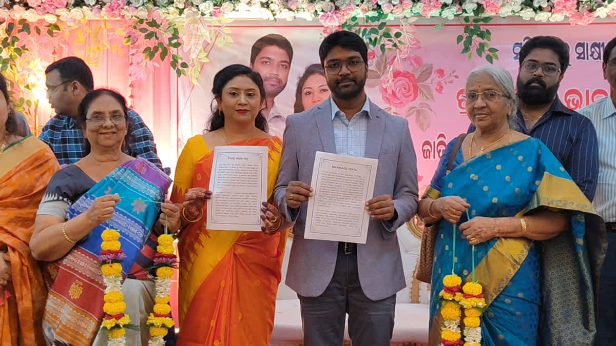 Berhampur Couple Marries With Constitution As Witness, Skips Rituals And Dowry