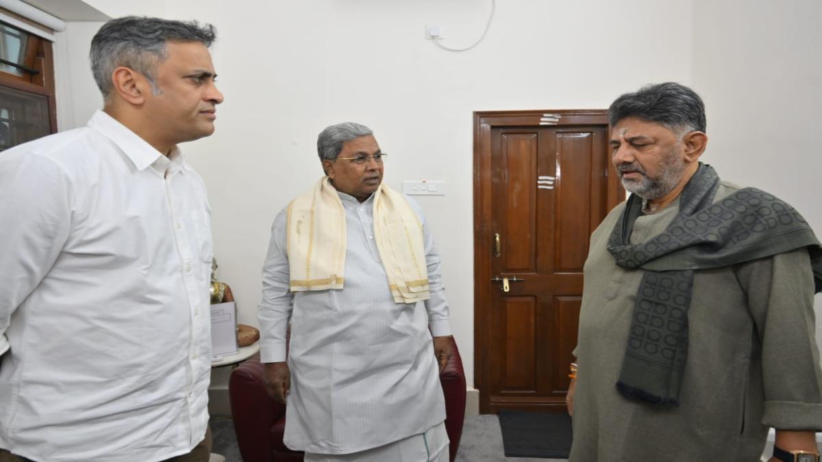 DK Shivakumar meets Siddarmaiah for breakfast