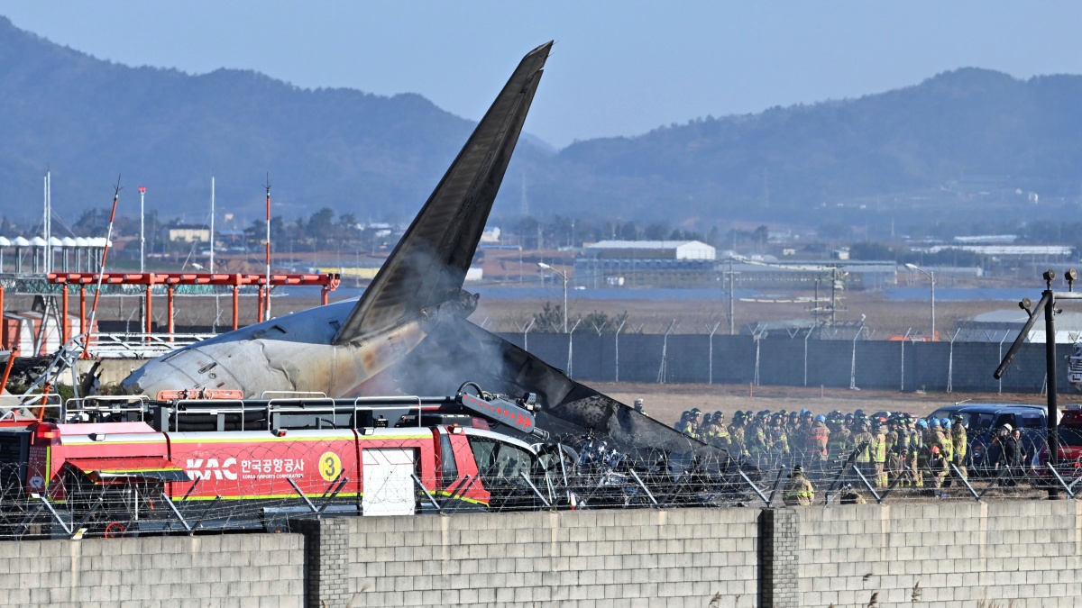 plane crashes in South Korea